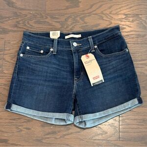 Levi’s Woman’s Mid Length Denim Shorts Size 8 / 29 NWT